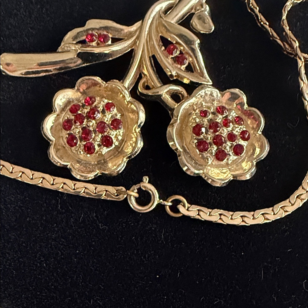 Vintage Gold Toned and Red Floral Jewelry Set - Picture 4 of 11